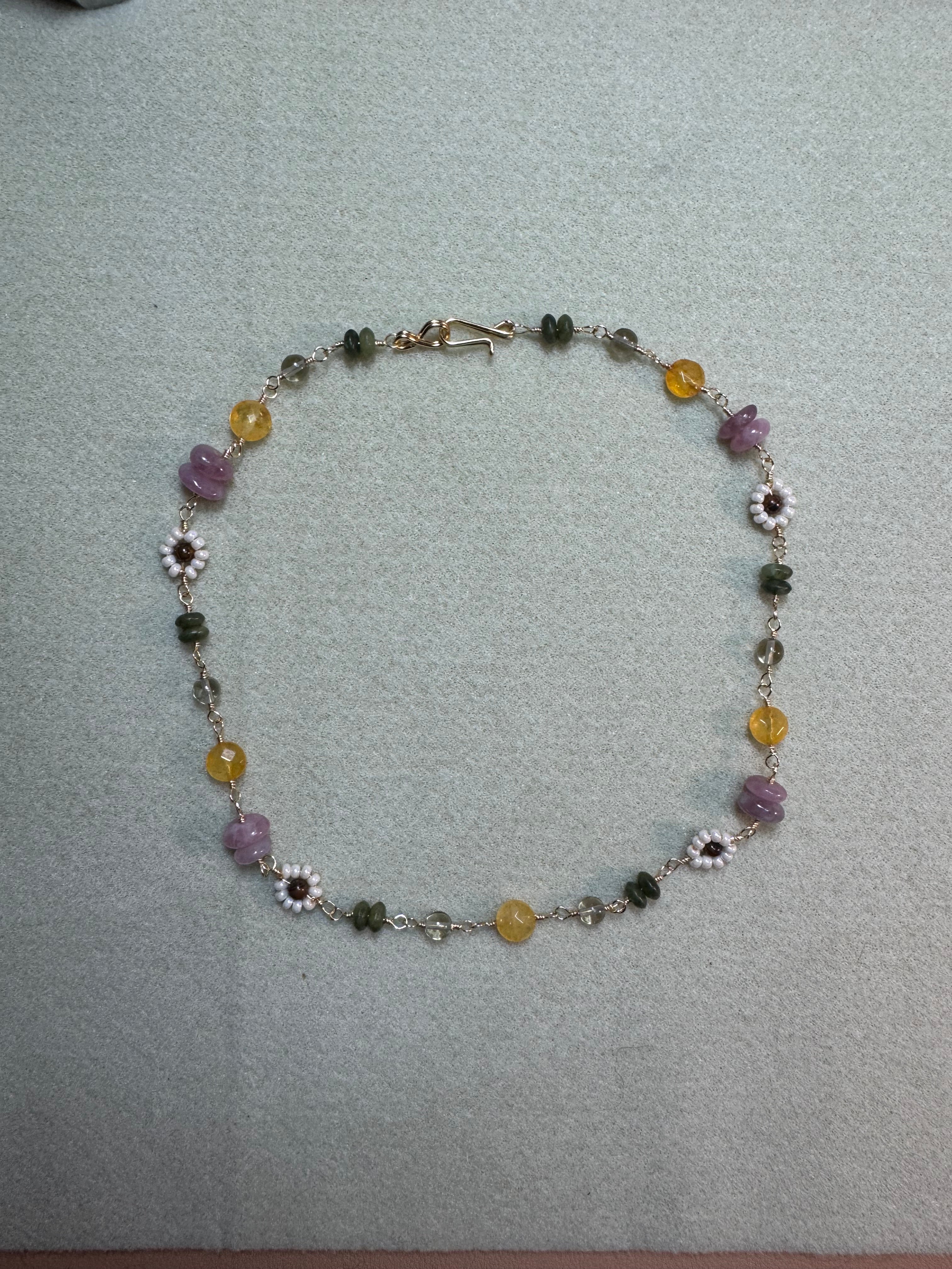 White Flwr Necklace
